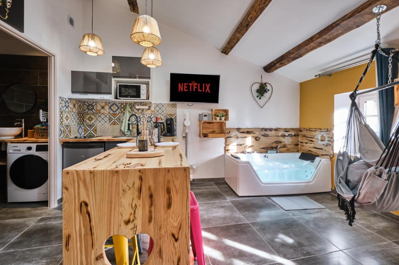 Place Carnot - Studio Tout Equipe Avec Jacuzzi Proche Toutes Commodites การ์กาซอน ภายนอก รูปภาพ