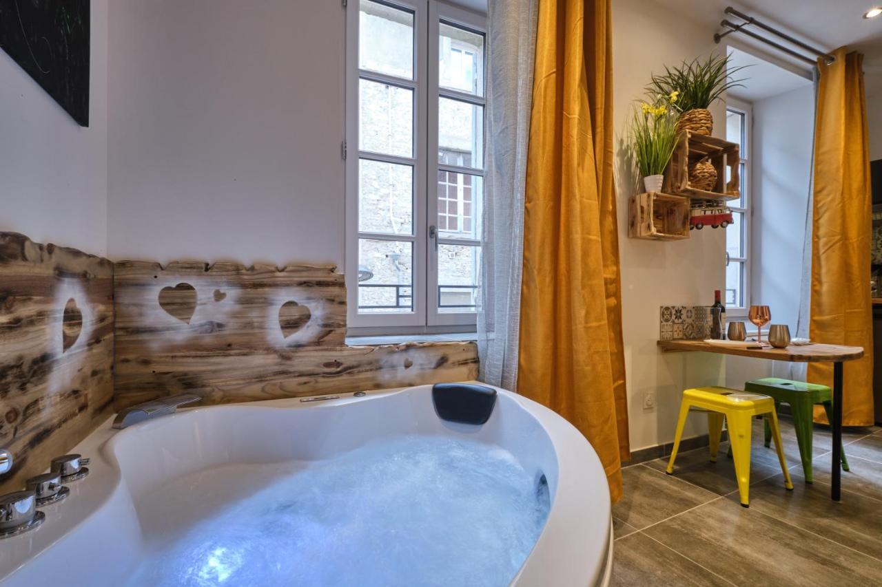 Place Carnot - Studio Tout Equipe Avec Jacuzzi Proche Toutes Commodites การ์กาซอน ภายนอก รูปภาพ