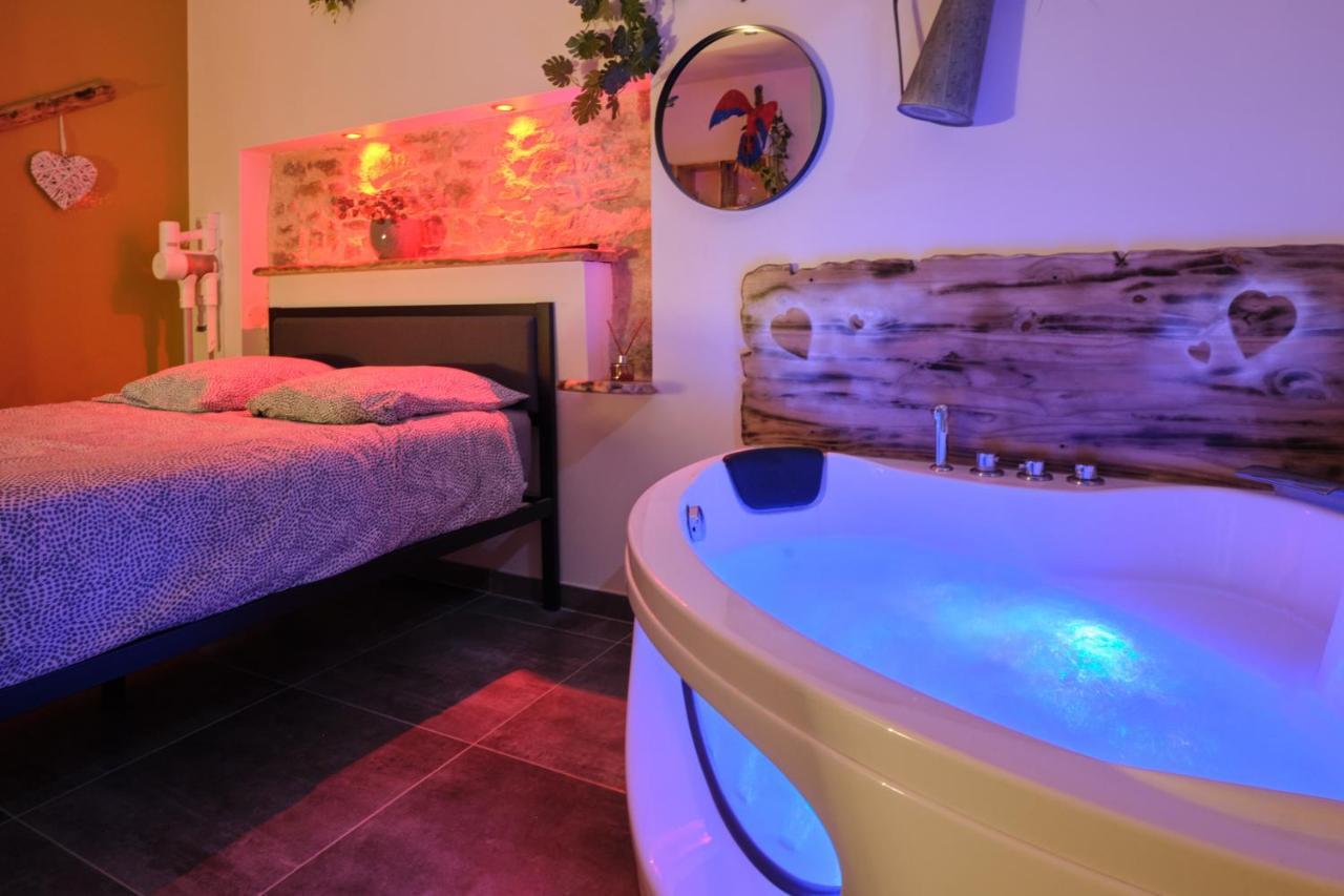 Place Carnot - Studio Tout Equipe Avec Jacuzzi Proche Toutes Commodites การ์กาซอน ภายนอก รูปภาพ
