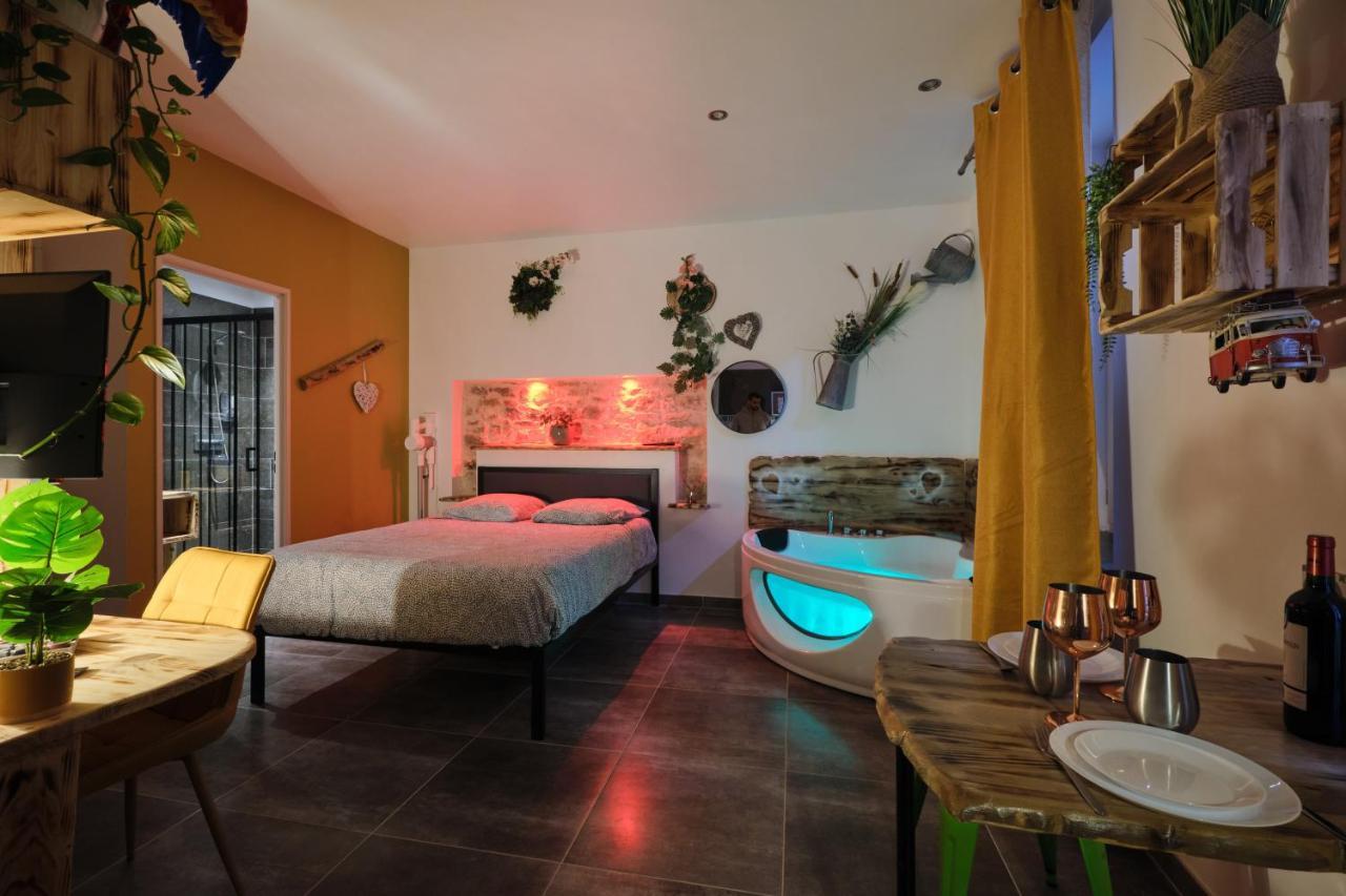 Place Carnot - Studio Tout Equipe Avec Jacuzzi Proche Toutes Commodites การ์กาซอน ภายนอก รูปภาพ